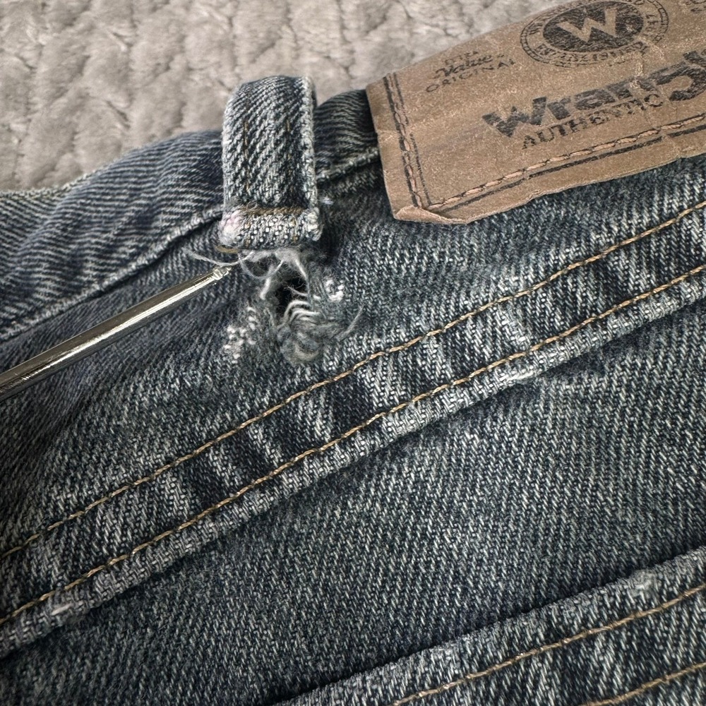 Wrangler Mens Denim Shorts Dark Wash Relaxed Fit Workwear Size 34 Causual - Picture 2 of 15